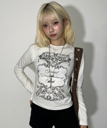 A'GEM/9 × .kom 『.KOM/ドットケーオーエム』Gothic Frame Print Long Sleeve/ゴシックフレームプリントロングスリーブ