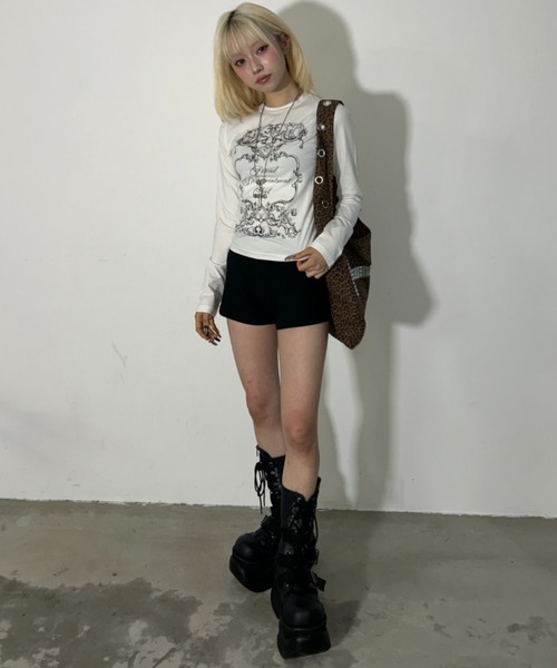 .KOM(ドットコム)の「A'GEM/9 × .kom 『.KOM/ドットケーオーエム』Gothic Frame Print Long Sleeve/ゴシックフレームプリントロングスリーブ(Tシャツ/カットソー・レディース・アイボリー/ブラック・FREE)」の5枚目の写真