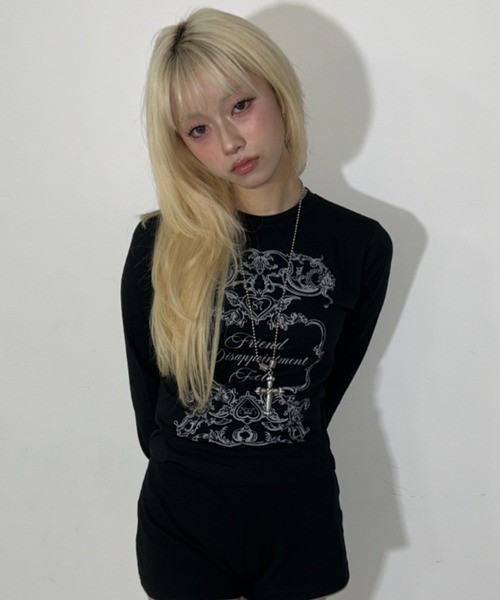 .KOM(ドットコム)の「A'GEM/9 × .kom 『.KOM/ドットケーオーエム』Gothic Frame Print Long Sleeve/ゴシックフレームプリントロングスリーブ(Tシャツ/カットソー・レディース・アイボリー/ブラック・FREE)」の7枚目の写真