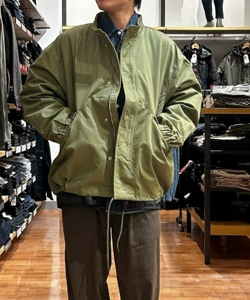 BACK NUMBER(バックナンバー)の「【BACK NUMBER】ライナー付きショートモッズコート (ミリタリー/スタンドカラー/防風/2WAY/キルティング/ドローコード/ボクシーシルエット)(モッズコート・メンズ・キナリ/ブラック/オリーブ・M/XL/L)」の22枚目の写真