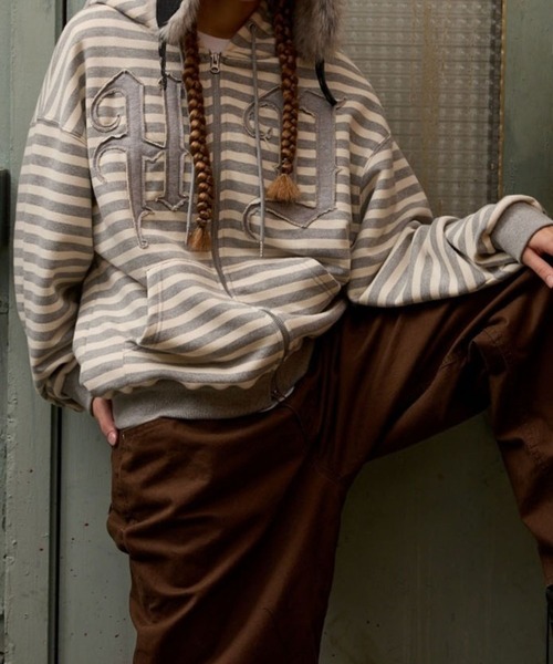 HOODHOOD(フッドフッド)の「【UNISEX】HOODHOOD/アップリケジップパーカー(パーカー・レディース・グレー/その他1・LARGE/MEDIUM)」の4枚目の写真
