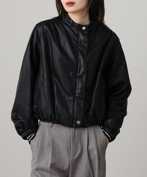Anna Nicola(アンナニコラ)の「Anna Nicola フェイクレザーブルゾン(ノーカラージャケット・レディース・ブラック/モカ・38)」の4枚目の写真