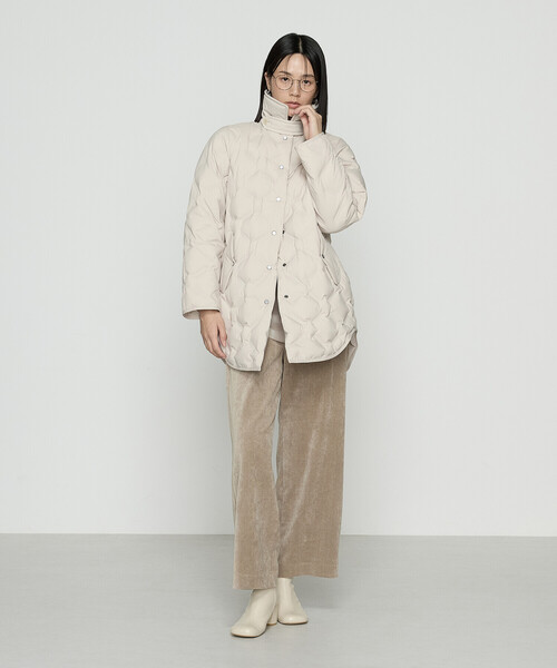 Gabardine K.T(ギャバジンケーティー)の「ステンカラー ダウン コート(ダウンジャケット/コート・レディース・ブラック/ベージュ・9号)」の15枚目の写真