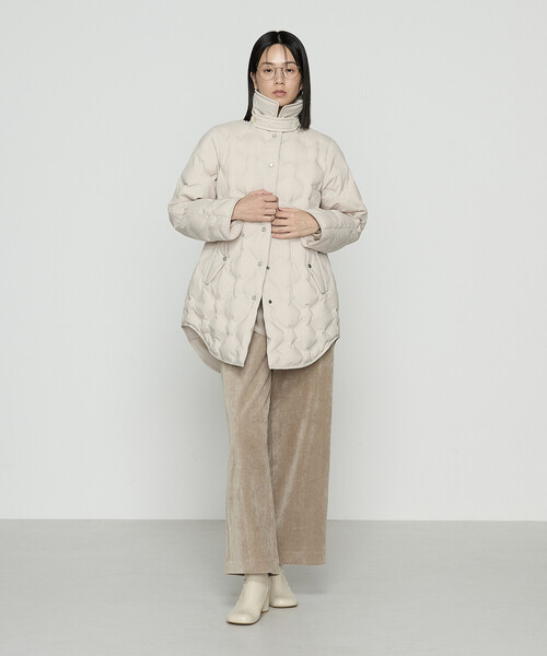 Gabardine K.T(ギャバジンケーティー)の「ステンカラー ダウン コート(ダウンジャケット/コート・レディース・ブラック/ベージュ・9号)」の16枚目の写真