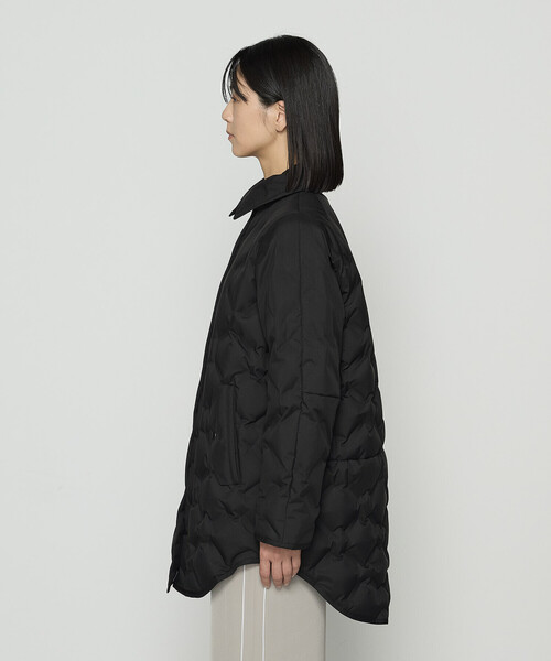 Gabardine K.T(ギャバジンケーティー)の「ステンカラー ダウン コート(ダウンジャケット/コート・レディース・ブラック/ベージュ・9号)」の22枚目の写真