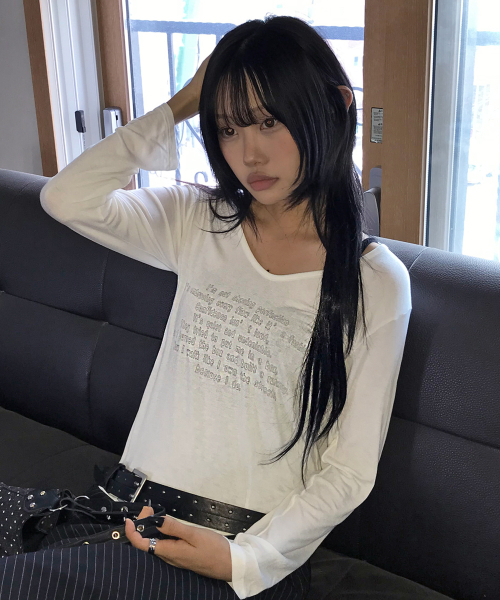 CHICKS(チックス)の「コンフィデンスVネックロングスリーブホワイト(Tシャツ/カットソー・レディース・ホワイト・FREE)」の1枚目の写真