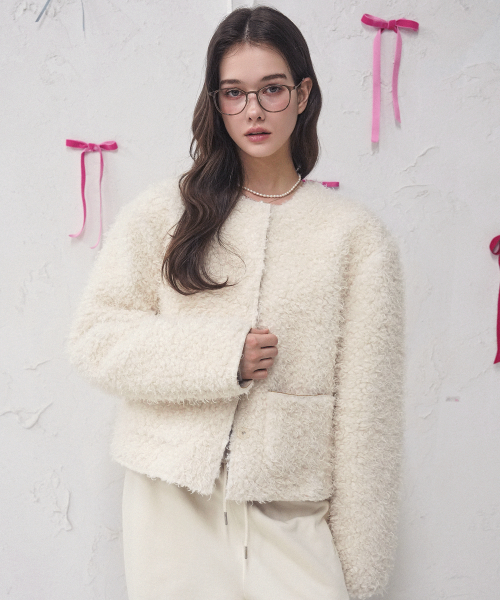 Vivacious（ビバシャス）の「Douce Touch Jacket BEIGE（ムートンコート・レディース・ベージュ・SMALL/MEDIUM）」の3枚目の写真