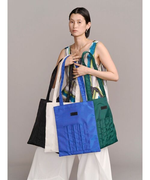 UN3D.（アンスリード）の「NYLON ORIGAMI POCKET TOTE / ナイロンオリガミポケットトート（トートバッグ・レディース・ホワイト/グリーン/ブラック/ブルー・FREE）」の5枚目の写真