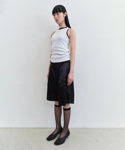 INSILENCE WOMEN(インサイレンスウーマン)の「エンブレムスリーブレスホワイト(Tシャツ/カットソー・レディース・その他・MEDIUM)」の3枚目の写真