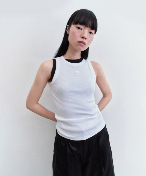 INSILENCE WOMEN(インサイレンスウーマン)の「エンブレムスリーブレスホワイト(Tシャツ/カットソー・レディース・その他・MEDIUM)」の5枚目の写真