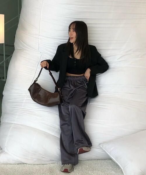 SLOW RECORD HOUSE（スローレコードハウス）の「グロッシーロゴワイドパンツ_グレー（スウェットパンツ・レディース・その他・FREE）」の12枚目の写真