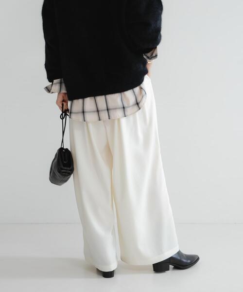 URBAN RESEARCH（アーバンリサーチ）の「ストレッチタックギャザーワイドパンツ（その他パンツ・レディース・ブルー/チャコールグレー/オフホワイト・36/38）」の11枚目の写真