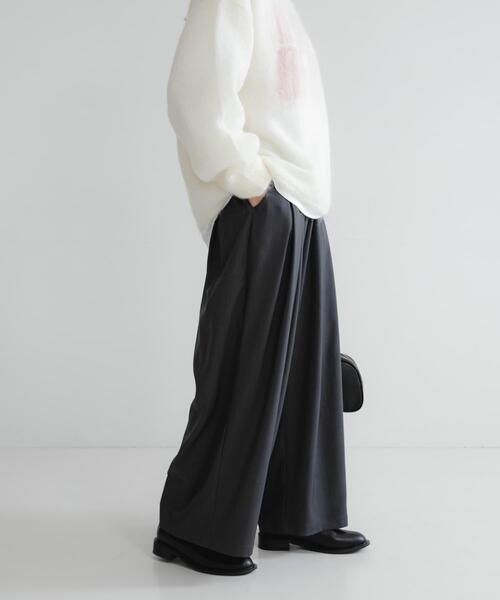 URBAN RESEARCH（アーバンリサーチ）の「ストレッチタックギャザーワイドパンツ（その他パンツ・レディース・ブルー/チャコールグレー/オフホワイト・36/38）」の20枚目の写真