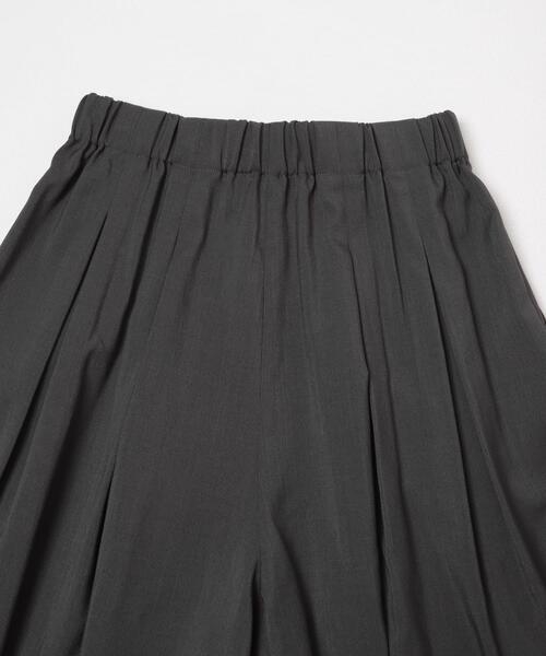 URBAN RESEARCH（アーバンリサーチ）の「ストレッチタックギャザーワイドパンツ（その他パンツ・レディース・ブルー/チャコールグレー/オフホワイト・36/38）」の9枚目の写真