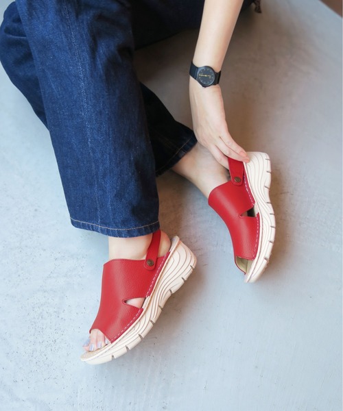 enchanted(エンチャンテッド)の「本革2WAYミュールスリングバックサンダル(サンダル・レディース・レッド/グレイッシュベージュ/ブラック/イエロー/ネイビー/ベージュ/ホワイト/シルバー・3L/L/M/S/LL)」の7枚目の写真