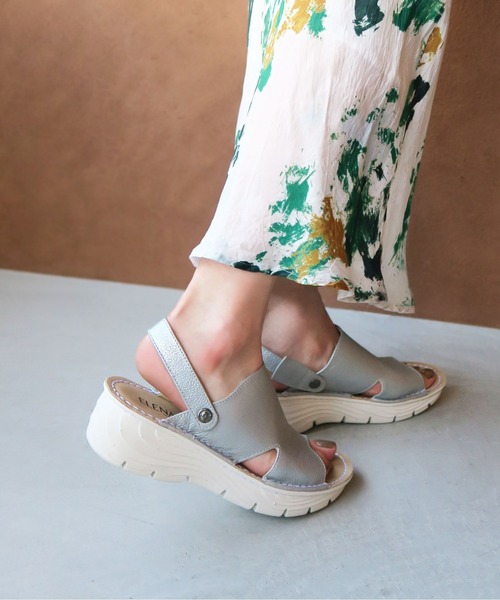 enchanted(エンチャンテッド)の「本革2WAYミュールスリングバックサンダル(サンダル・レディース・レッド/グレイッシュベージュ/ブラック/イエロー/ネイビー/ベージュ/ホワイト/シルバー・3L/L/M/S/LL)」の8枚目の写真