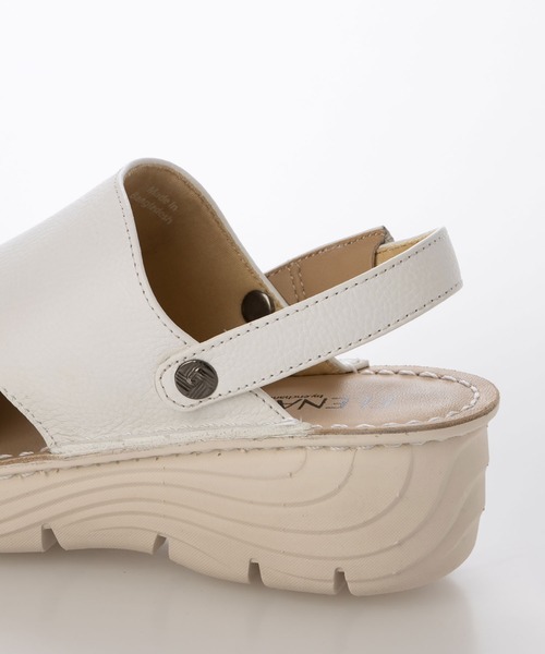 enchanted(エンチャンテッド)の「本革2WAYミュールスリングバックサンダル(サンダル・レディース・レッド/グレイッシュベージュ/ブラック/イエロー/ネイビー/ベージュ/ホワイト/シルバー・3L/L/M/S/LL)」の19枚目の写真