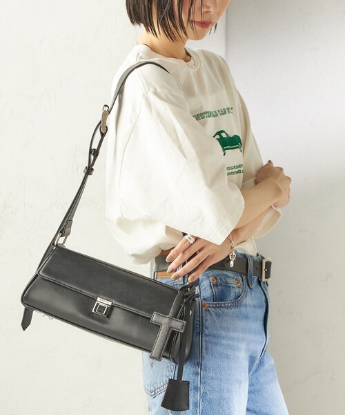 SHIPS(シップス)の「【WEB限定】George Cinq:CYLINDER BAG(ショルダーバッグ・レディース・キャメル/ブラック・ONE SIZE)」の2枚目の写真