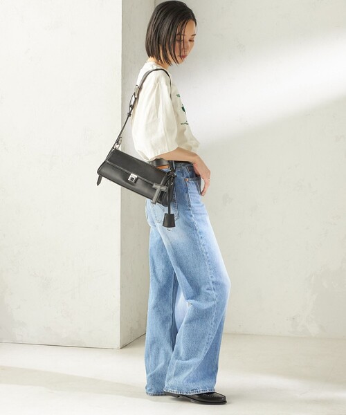 SHIPS(シップス)の「【WEB限定】George Cinq:CYLINDER BAG(ショルダーバッグ・レディース・キャメル/ブラック・ONE SIZE)」の7枚目の写真
