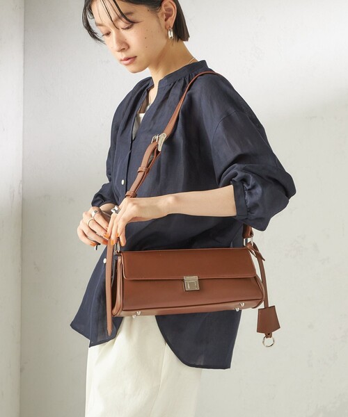 SHIPS(シップス)の「【WEB限定】George Cinq:CYLINDER BAG(ショルダーバッグ・レディース・キャメル/ブラック・ONE SIZE)」の9枚目の写真