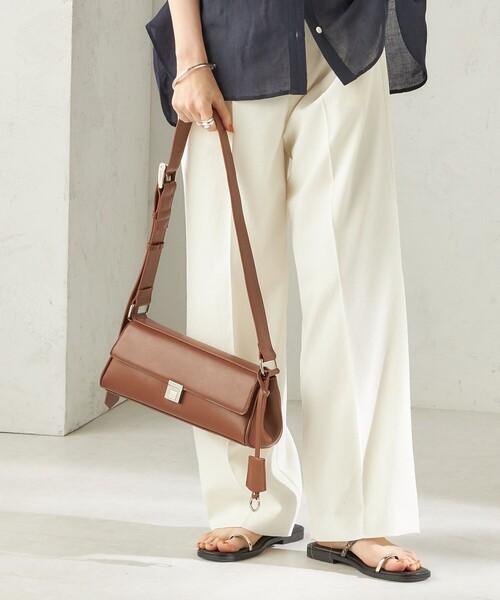 SHIPS(シップス)の「【WEB限定】George Cinq:CYLINDER BAG(ショルダーバッグ・レディース・キャメル/ブラック・ONE SIZE)」の10枚目の写真