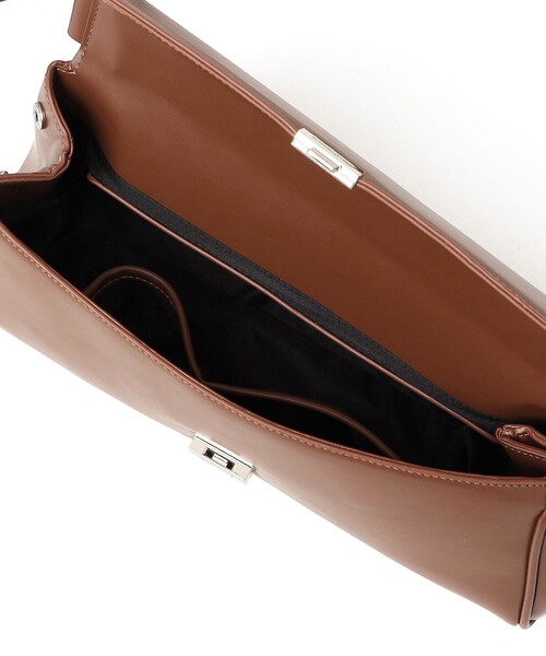 SHIPS(シップス)の「【WEB限定】George Cinq:CYLINDER BAG(ショルダーバッグ・レディース・キャメル/ブラック・ONE SIZE)」の18枚目の写真