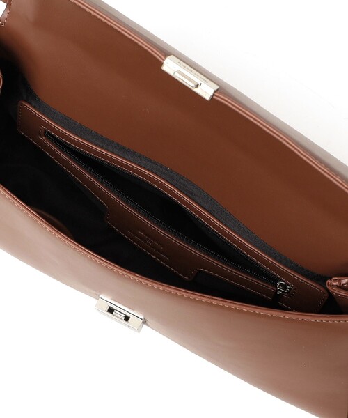 SHIPS(シップス)の「【WEB限定】George Cinq:CYLINDER BAG(ショルダーバッグ・レディース・キャメル/ブラック・ONE SIZE)」の19枚目の写真