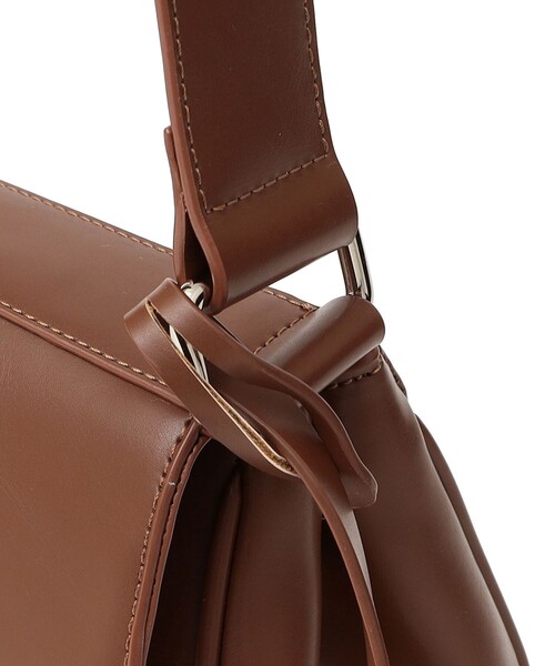 SHIPS(シップス)の「【WEB限定】George Cinq:CYLINDER BAG(ショルダーバッグ・レディース・キャメル/ブラック・ONE SIZE)」の20枚目の写真