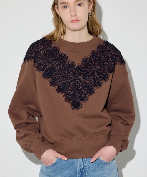 AZUL by moussy(アズールバイマウジー)の「バイカラーレースクルーネックスウェット(スウェット・レディース・ピンク/ブラウン/杢グレー・FREE)」の1枚目の写真