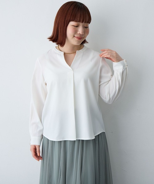 anyfee(エニフィー)の「【anyfee/大きいサイズ】とろみスキッパーブラウスチュニック (2026SS)(シャツ/ブラウス・レディース・サックスブルー/オフホワイト/ネイビー・LL/3L/4L/5L)」の2枚目の写真