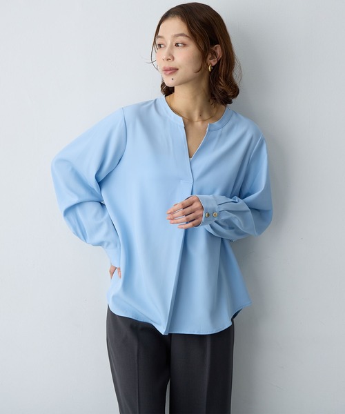 anyfee(エニフィー)の「【anyfee/大きいサイズ】とろみスキッパーブラウスチュニック (2026SS)(シャツ/ブラウス・レディース・サックスブルー/オフホワイト/ネイビー・LL/3L/4L/5L)」の11枚目の写真