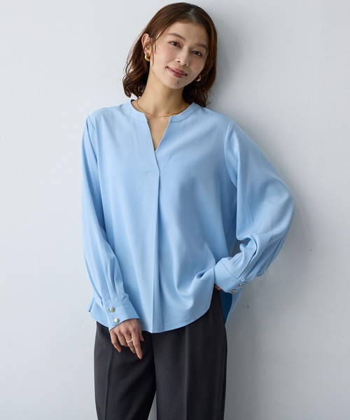 anyfee(エニフィー)の「【anyfee/大きいサイズ】とろみスキッパーブラウスチュニック (2026SS)(シャツ/ブラウス・レディース・サックスブルー/オフホワイト/ネイビー・LL/3L/4L/5L)」の7枚目の写真