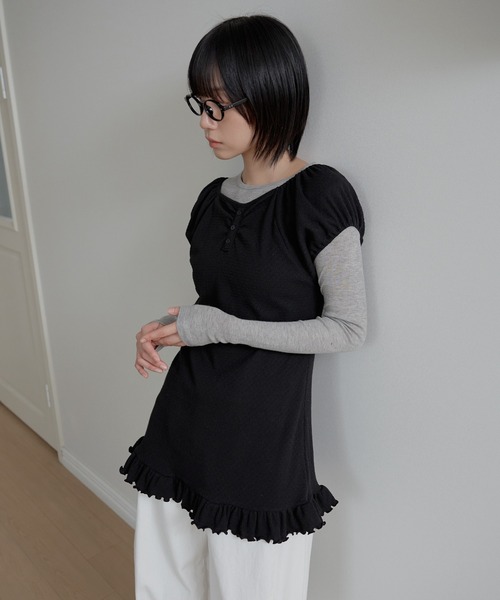 UNE MANSION(ユヌマンション)の「【2026SS新作アイテム】【UNE ORIGINAL】フロントシャーリングパフスリーブフリルミニワンピース(Tシャツ/カットソー・レディース・グレー/ベージュ/ブラック・FREE)」の1枚目の写真