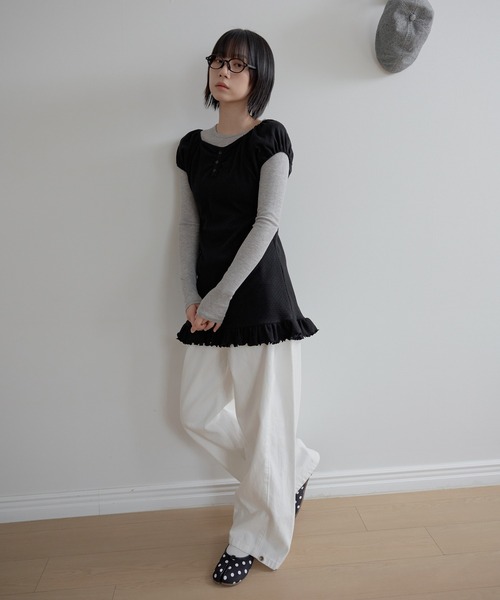 UNE MANSION(ユヌマンション)の「【2026SS新作アイテム】【UNE ORIGINAL】フロントシャーリングパフスリーブフリルミニワンピース(Tシャツ/カットソー・レディース・グレー/ベージュ/ブラック・FREE)」の5枚目の写真