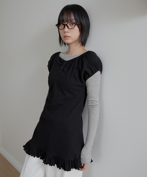 UNE MANSION(ユヌマンション)の「【2026SS新作アイテム】【UNE ORIGINAL】フロントシャーリングパフスリーブフリルミニワンピース(Tシャツ/カットソー・レディース・グレー/ベージュ/ブラック・FREE)」の6枚目の写真