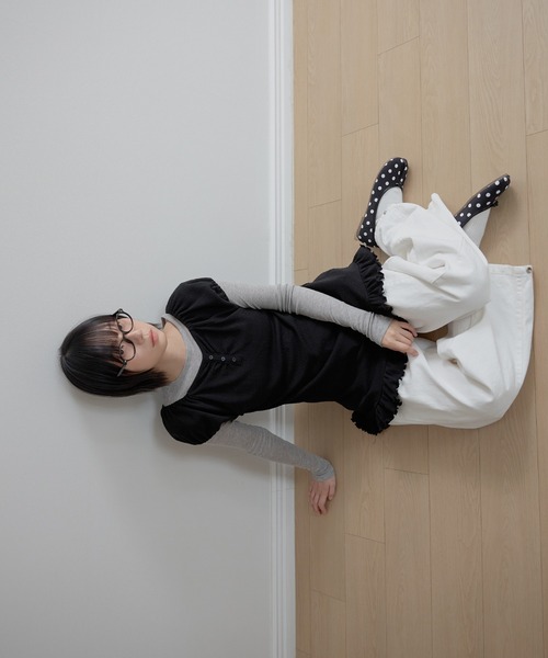 UNE MANSION(ユヌマンション)の「【2026SS新作アイテム】【UNE ORIGINAL】フロントシャーリングパフスリーブフリルミニワンピース(Tシャツ/カットソー・レディース・グレー/ベージュ/ブラック・FREE)」の8枚目の写真