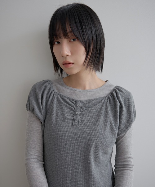 UNE MANSION(ユヌマンション)の「【2026SS新作アイテム】【UNE ORIGINAL】フロントシャーリングパフスリーブフリルミニワンピース(Tシャツ/カットソー・レディース・グレー/ベージュ/ブラック・FREE)」の16枚目の写真