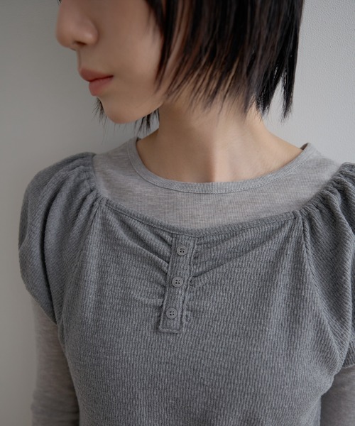 UNE MANSION(ユヌマンション)の「【2026SS新作アイテム】【UNE ORIGINAL】フロントシャーリングパフスリーブフリルミニワンピース(Tシャツ/カットソー・レディース・グレー/ベージュ/ブラック・FREE)」の19枚目の写真