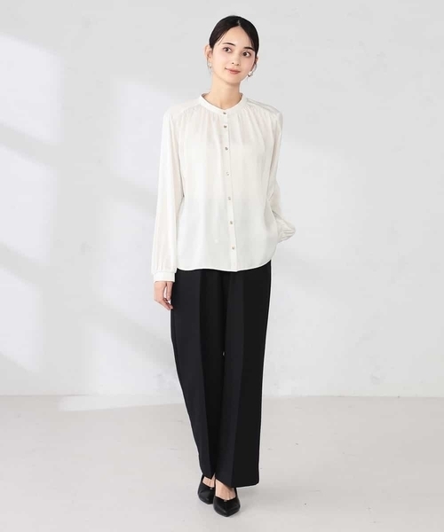 a.v.v(アーヴェヴェ)の「【洗える】サテンギャザーブラウス(シャツ/ブラウス・レディース・ピンク/ホワイト/ネイビー・34/36/38/40/42)」の6枚目の写真