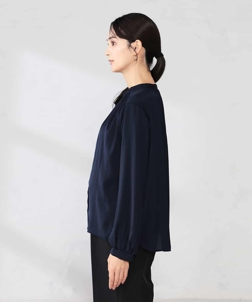 a.v.v(アーヴェヴェ)の「【洗える】サテンギャザーブラウス(シャツ/ブラウス・レディース・ピンク/ホワイト/ネイビー・34/36/38/40/42)」の12枚目の写真