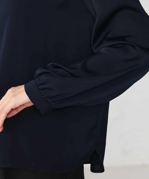 a.v.v(アーヴェヴェ)の「【洗える】サテンギャザーブラウス(シャツ/ブラウス・レディース・ピンク/ホワイト/ネイビー・34/36/38/40/42)」の16枚目の写真