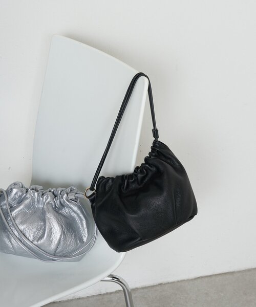 Jena espace merveilleux(ジェナ エスパスメルヴェイユ)の「レザーラウンドバッグ(トートバッグ・レディース・ブラック/シルバー・FREE)」の3枚目の写真