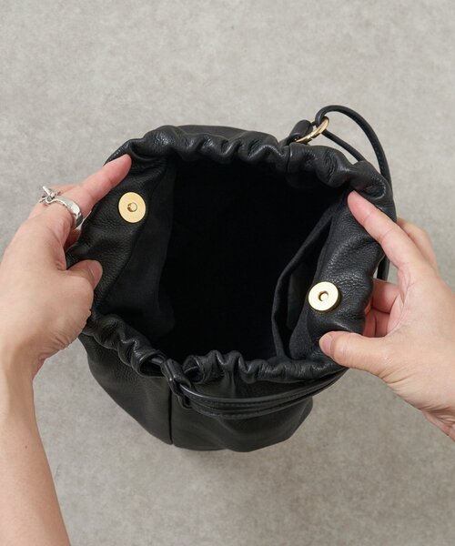 Jena espace merveilleux(ジェナ エスパスメルヴェイユ)の「レザーラウンドバッグ(トートバッグ・レディース・ブラック/シルバー・FREE)」の6枚目の写真