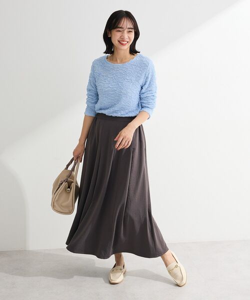 Green Parks(グリーンパークス)の「プリーツサテンフレアスカート(スカート・レディース・アイボリー/チャコールグレー/ライトベージュ・FREE)」の7枚目の写真