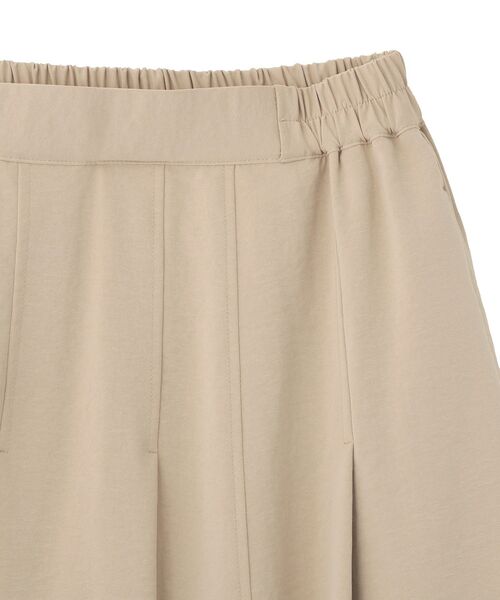 Green Parks(グリーンパークス)の「プリーツサテンフレアスカート(スカート・レディース・アイボリー/チャコールグレー/ライトベージュ・FREE)」の18枚目の写真