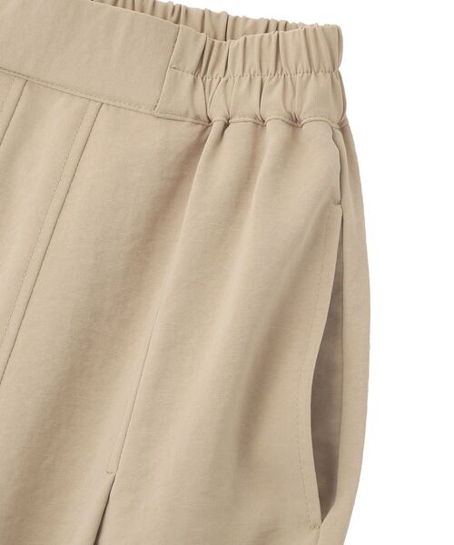 Green Parks(グリーンパークス)の「プリーツサテンフレアスカート(スカート・レディース・アイボリー/チャコールグレー/ライトベージュ・FREE)」の20枚目の写真