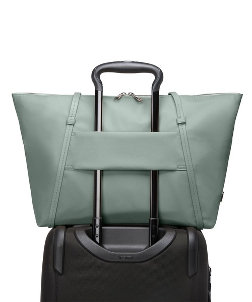 TUMI（トゥミ）の「VOYAGEUR Qトート（トートバッグ・レディース・グリーン系その他・FREE）」の7枚目の写真