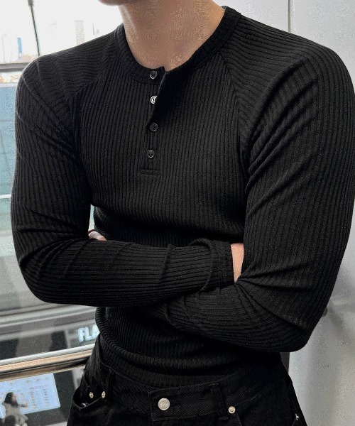 COSYHARU(コシハル)の「ヘンリーネックマッスルフィットラグラン長袖リブニットT(Tシャツ/カットソー・メンズ・チャコール/アイボリー/ブラック・FREE)」の7枚目の写真