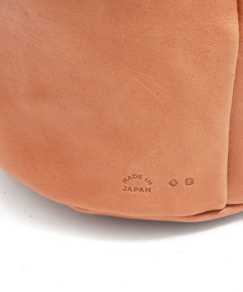 STANDARD SUPPLY（スタンダードサプライ）の「アーツアンドクラフツ / HORSE LEATHER ホースレザー / DRAW STRINGS POUCH M ドローストリングポーチM（ハンドバッグ・レディース・チョコ/ブラック/タン・FREE）」の8枚目の写真