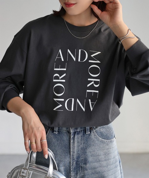 Riberry(リベリー)の「【イージーケア】スクエアロゴプリントロンT(Tシャツ/カットソー・レディース・ホワイト×ブラック/ホワイト×シルバー/グレー系・FREE)」の3枚目の写真